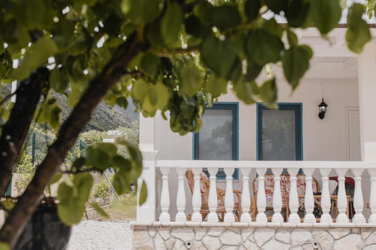 Vila Natali Himare Exterior foto